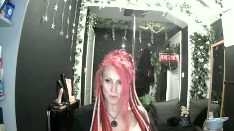 Snapshot of saucysky chatting on 06/04/26, 11:00 SaucySky online show from 06/04/26, 11:00
