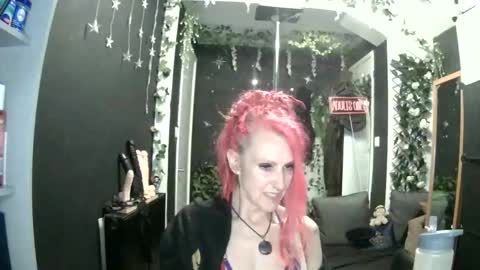Snapshot of saucysky chatting on 06/11/26, 12:32 SaucySky online show from 06/11/26, 12:32