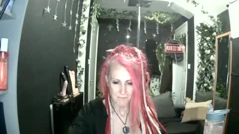 Snapshot of saucysky chatting on 06/18/26, 10:14 SaucySky online show from 06/18/26, 10:14