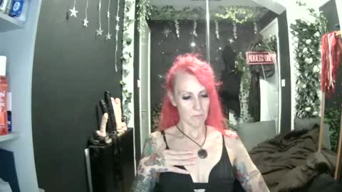 Snapshot of saucysky chatting on 07/15/26, 09:20 SaucySky online show from 07/15/26, 09:20