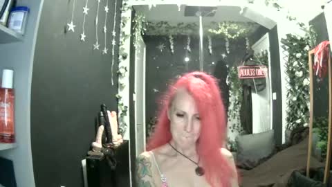 Snapshot of saucysky chatting on 07/22/26, 09:06 SaucySky online show from 07/22/26, 09:06