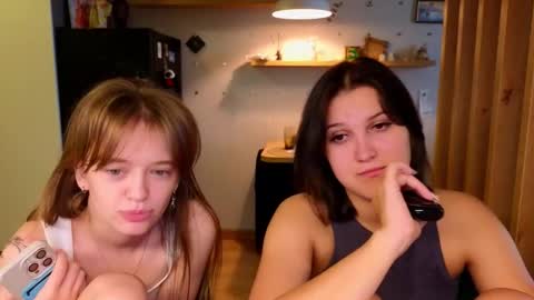 Snapshot of sav_anna chatting on 09/18/25, 01:46 LUNA and ANNA online show from 09/18/25, 01:46