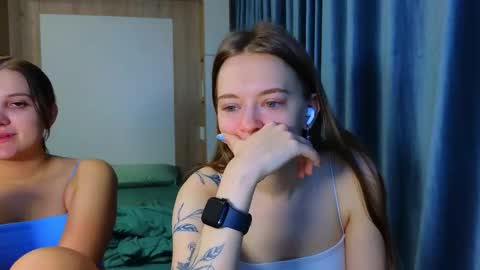 Snapshot of sav_anna chatting on 12/14/25, 05:29 LUNA and ANNA online show from 12/14/25, 05:29