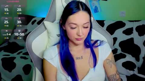 Snapshot of savage_lust_ chatting on 10/13/25, 02:44 Ariel online show from 10/13/25, 02:44