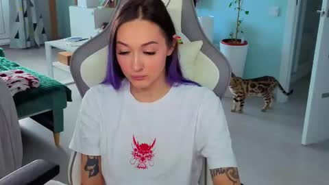 Ariel online show from 05/25/26, 03:56