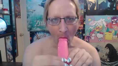 Snapshot of savanah_banana chatting on 02/13/26, 10:44 Savanah online show from 02/13/26, 10:44