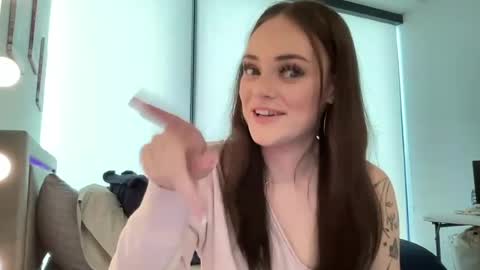 Snapshot of savannahgracewaters chatting on 05/17/26, 11:34 Savannah Waters online show from 05/17/26, 11:34