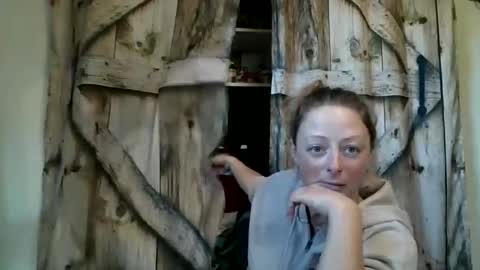 Snapshot of savannahlush chatting on 11/13/25, 06:29 savannahlush online show from 11/13/25, 06:29