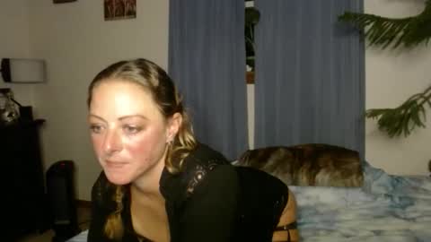 Snapshot of savannahlush chatting on 11/17/25, 12:27 savannahlush online show from 11/17/25, 12:27
