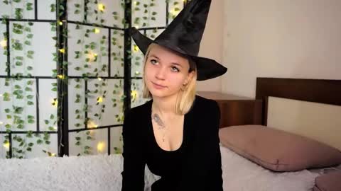 Snapshot of savannahshor chatting on 10/18/25, 07:25 savannahshor online show from 10/18/25, 07:25