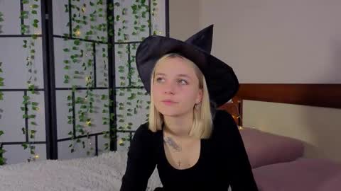 Snapshot of savannahshor chatting on 10/19/25, 08:53 savannahshor online show from 10/19/25, 08:53