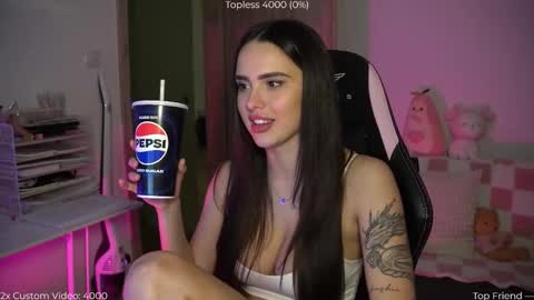 Snapshot of savvage_play chatting on 11/16/25, 07:19 Naomi online show from 11/16/25, 07:19