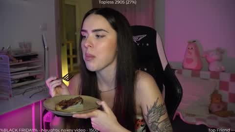 Snapshot of savvage_play chatting on 11/23/25, 07:24 Naomi online show from 11/23/25, 07:24