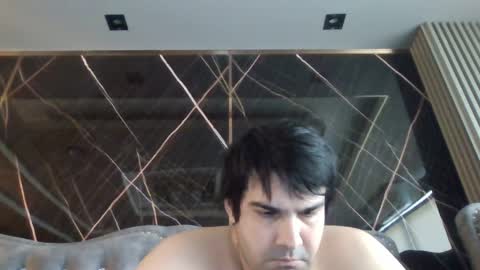 Snapshot of sawasdee04 chatting on 04/13/26, 05:35 petperson04 online show from 04/13/26, 05:35