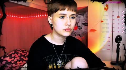 pronoun she. name Mary. age 21. online show from 12/05/24, 02:00