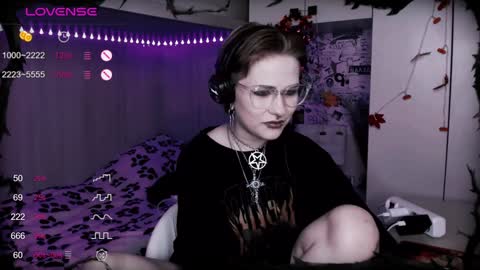 pronoun she. name Mary. age 21. online show from 01/14/25, 12:11