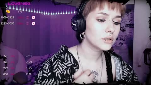 pronoun she. name Mary. age 21. online show from 02/03/25, 03:59