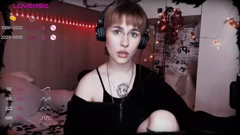 pronoun she. name Mary. age 21. online show from 02/16/25, 03:16