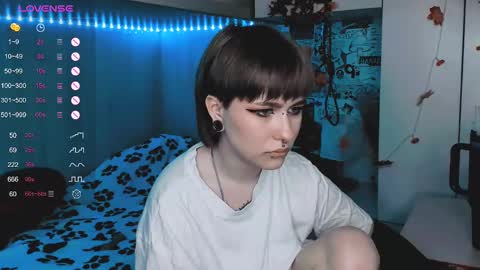 pronoun she. name Mary. age 21. online show from 03/06/25, 10:36
