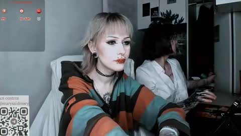 Snapshot of say_mary chatting on 09/15/25, 02:33 pronoun she. name Mary. age 21. online show from 09/15/25, 02:33