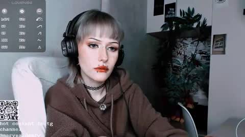 Snapshot of say_mary chatting on 09/24/25, 06:44 pronoun she. name Mary. age 21. online show from 09/24/25, 06:44