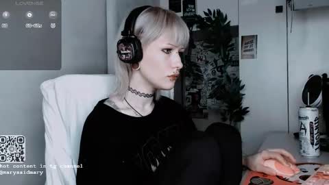 Snapshot of say_mary chatting on 10/13/25, 02:28 pronoun she. name Mary. age 21. online show from 10/13/25, 02:28