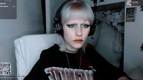 Snapshot of say_mary chatting on 10/23/25, 04:06 pronoun she. name Mary. age 21. online show from 10/23/25, 04:06