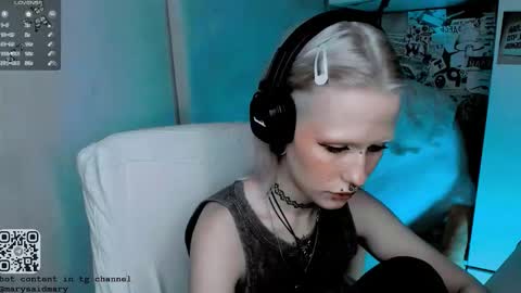 Snapshot of say_mary chatting on 10/29/25, 04:20 pronoun she. name Mary. age 21. online show from 10/29/25, 04:20