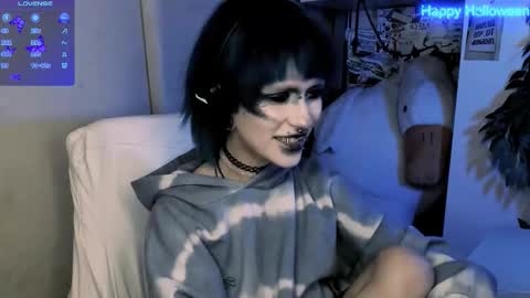 Snapshot of say_mary chatting on 11/01/25, 05:37 pronoun she. name Mary. age 21. online show from 11/01/25, 05:37