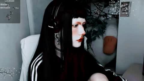Snapshot of say_mary chatting on 11/02/25, 01:35 pronoun she. name Mary. age 21. online show from 11/02/25, 01:35
