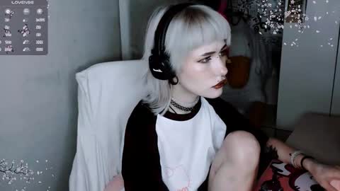 Snapshot of say_mary chatting on 11/09/25, 04:49 pronoun she. name Mary. age 21. online show from 11/09/25, 04:49