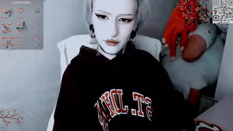 Snapshot of say_mary chatting on 11/13/25, 04:50 pronoun she. name Mary. age 21. online show from 11/13/25, 04:50