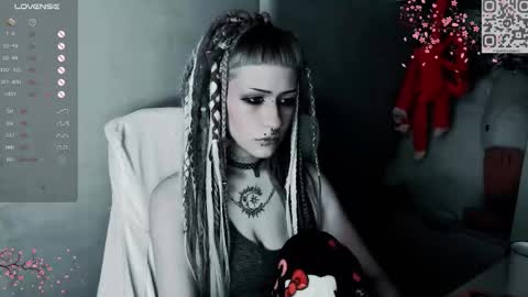 Snapshot of say_mary chatting on 11/27/25, 05:59 pronoun she. name Mary. age 21. online show from 11/27/25, 05:59