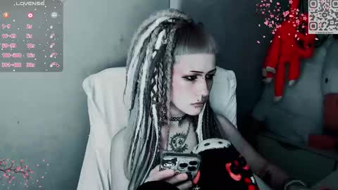 Snapshot of say_mary chatting on 11/28/25, 11:46 pronoun she. name Mary. age 21. online show from 11/28/25, 11:46