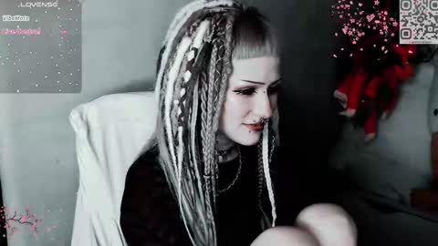 Snapshot of say_mary chatting on 11/29/25, 01:36 pronoun she. name Mary. age 21. online show from 11/29/25, 01:36