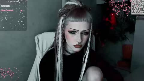 Snapshot of say_mary chatting on 12/03/25, 05:44 pronoun she. name Mary. age 21. online show from 12/03/25, 05:44