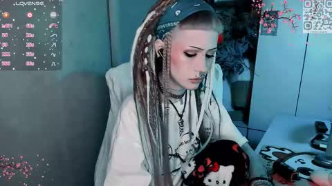 Snapshot of say_mary chatting on 12/05/25, 04:14 pronoun she. name Mary. age 21. online show from 12/05/25, 04:14