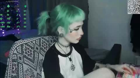 Snapshot of say_mary chatting on 03/05/26, 09:22 pronoun she. name Mary. age 21. online show from 03/05/26, 09:22