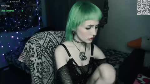 Snapshot of say_mary chatting on 03/11/26, 11:22 pronoun she. name Mary. age 21. online show from 03/11/26, 11:22