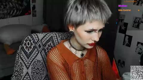 Snapshot of say_mary chatting on 04/16/26, 12:11 pronoun she. name Mary. age 21. online show from 04/16/26, 12:11