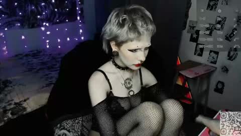 Snapshot of say_mary chatting on 04/25/26, 09:45 pronoun she. name Mary. age 21. online show from 04/25/26, 09:45
