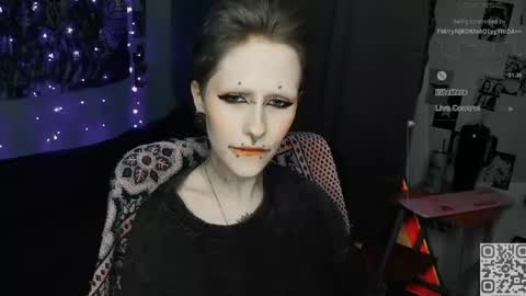 Snapshot of say_mary chatting on 04/27/26, 06:39 pronoun she. name Mary. age 21. online show from 04/27/26, 06:39