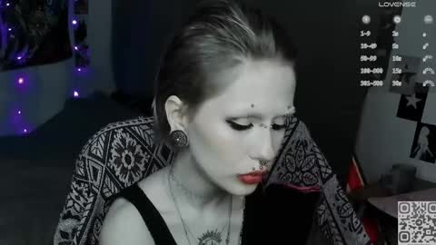 Snapshot of say_mary chatting on 05/01/26, 12:37 pronoun she. name Mary. age 21. online show from 05/01/26, 12:37