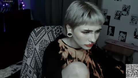 Snapshot of say_mary chatting on 05/05/26, 10:51 pronoun she. name Mary. age 21. online show from 05/05/26, 10:51