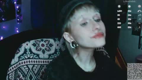 Snapshot of say_mary chatting on 05/09/26, 09:53 pronoun she. name Mary. age 21. online show from 05/09/26, 09:53