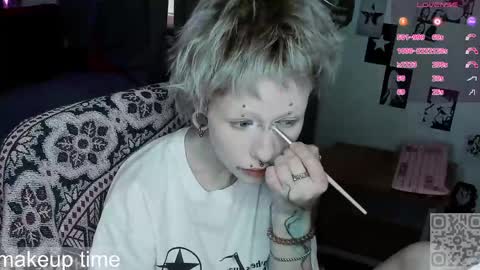 Snapshot of say_mary chatting on 05/19/26, 05:30 pronoun she. name Mary. age 21. online show from 05/19/26, 05:30