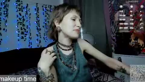 Snapshot of say_mary chatting on 06/27/26, 05:29 pronoun she. name Mary. age 21. online show from 06/27/26, 05:29
