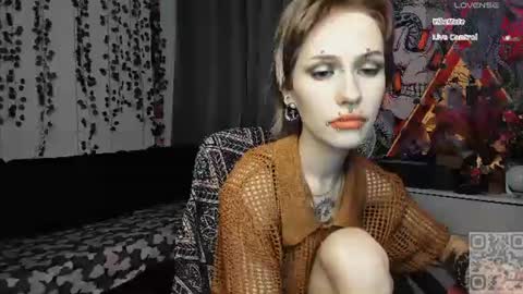 Snapshot of say_mary chatting on 07/03/26, 07:53 pronoun she. name Mary. age 21. online show from 07/03/26, 07:53