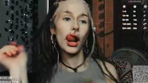 Snapshot of say_mary chatting on 07/17/26, 02:13 pronoun she. name Mary. age 21. online show from 07/17/26, 02:13