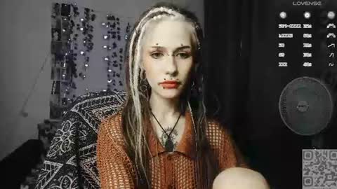 Snapshot of say_mary chatting on 07/22/26, 04:32 pronoun she. name Mary. age 21. online show from 07/22/26, 04:32